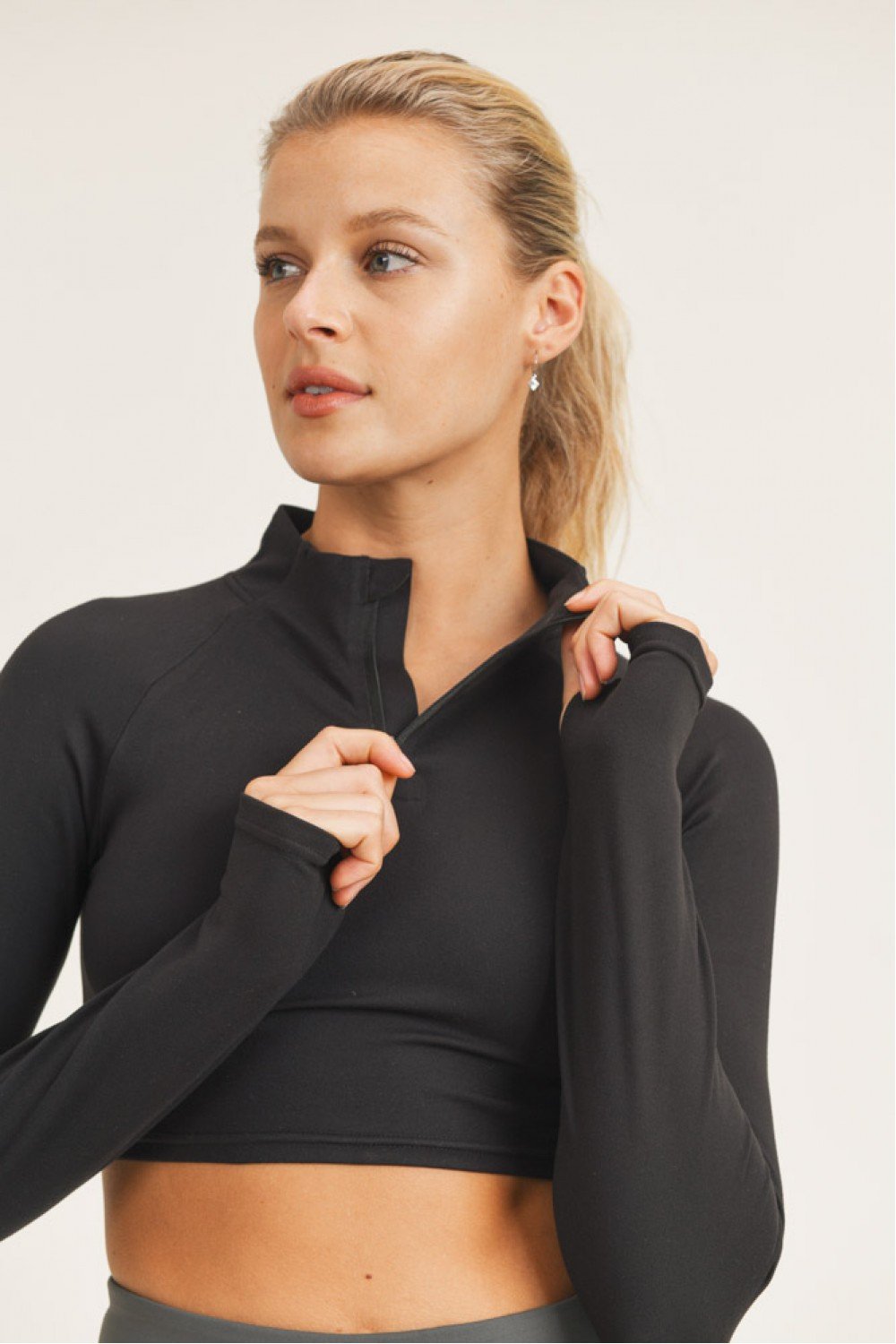 High-Neck Cropped Active Top with Long Sleeves & Thumbholes Blue Lelantos