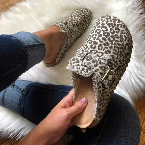 Vintage flat heel round toe canvas loafers for women with leopard print design.