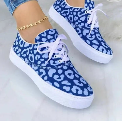 2024 fashion graffiti women sneakers, blue patterned trainers with white laces.