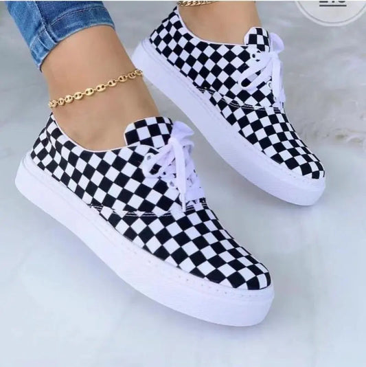 2024 Fashion Graffiti Women Sneakers Trainers Shoes with checkered design