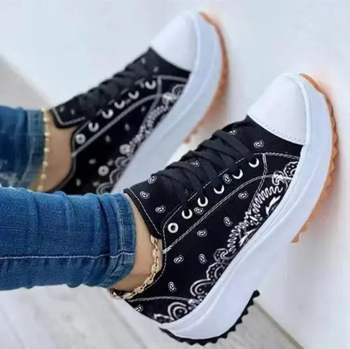 2024 pattern canvas women sneakers in black and white with casual sport design, featuring white toe caps and textured soles.