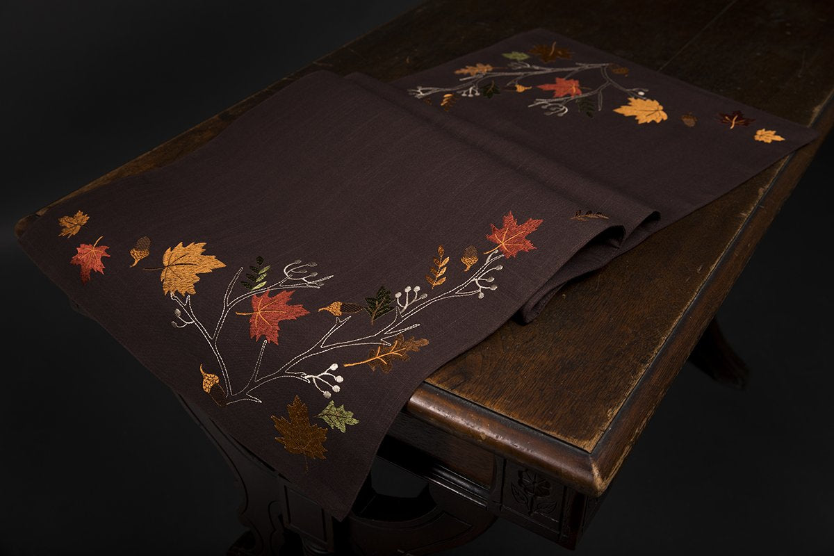 XD17147 Autumn Branches Table Runner Pink Leto