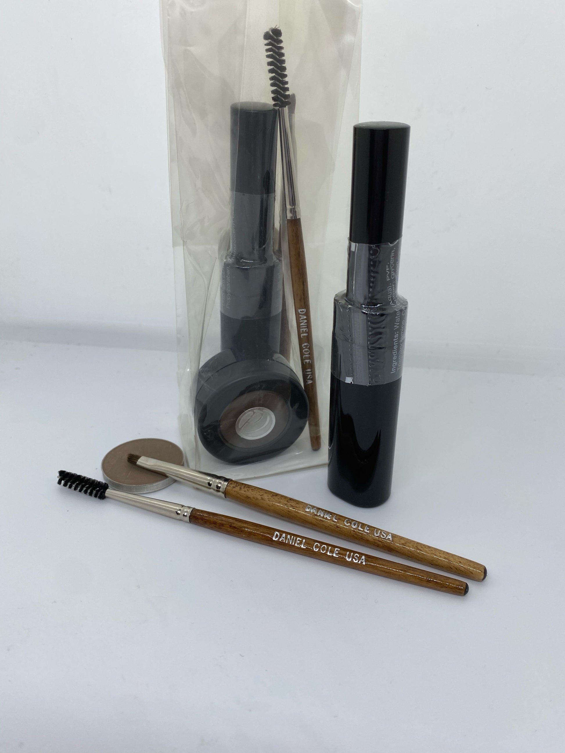 Ultimate Brow Kit Carmine Ariadne